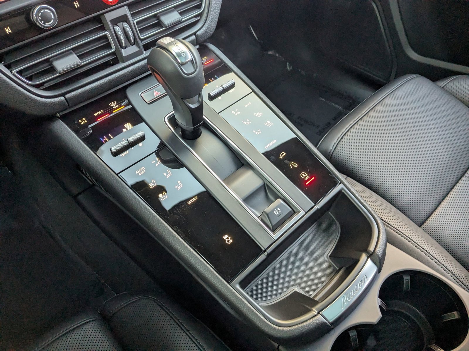 Used 2025 Porsche Macan image 21