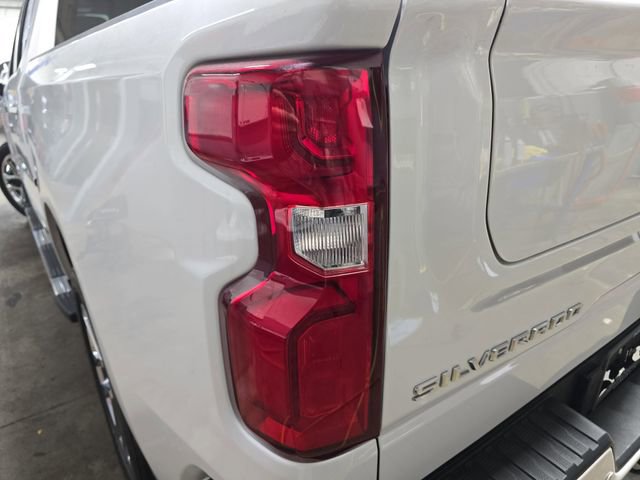 Used 2024 Chevrolet Silverado 1500 High Country w/ Technology Package AWD/4WD image 37