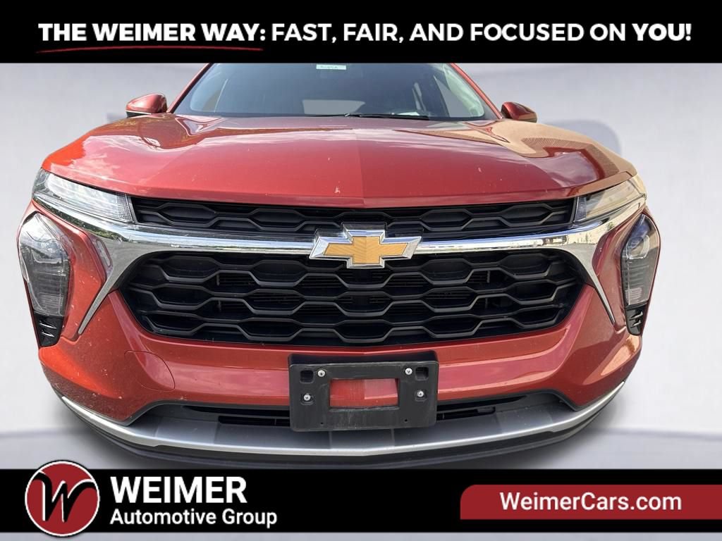 Used 2024 Chevrolet Trax LT w/ LT Convenience Package FWD image 2