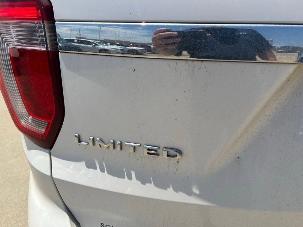 Used 2018 Ford Explorer Limited w/ Equipment Group 301A FWD image 6