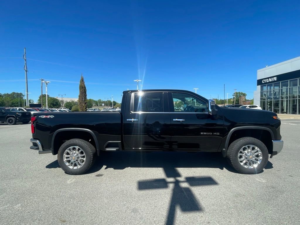 Used 2025 Chevrolet Silverado 2500 LTZ w/ LTZ Convenience Package image 9