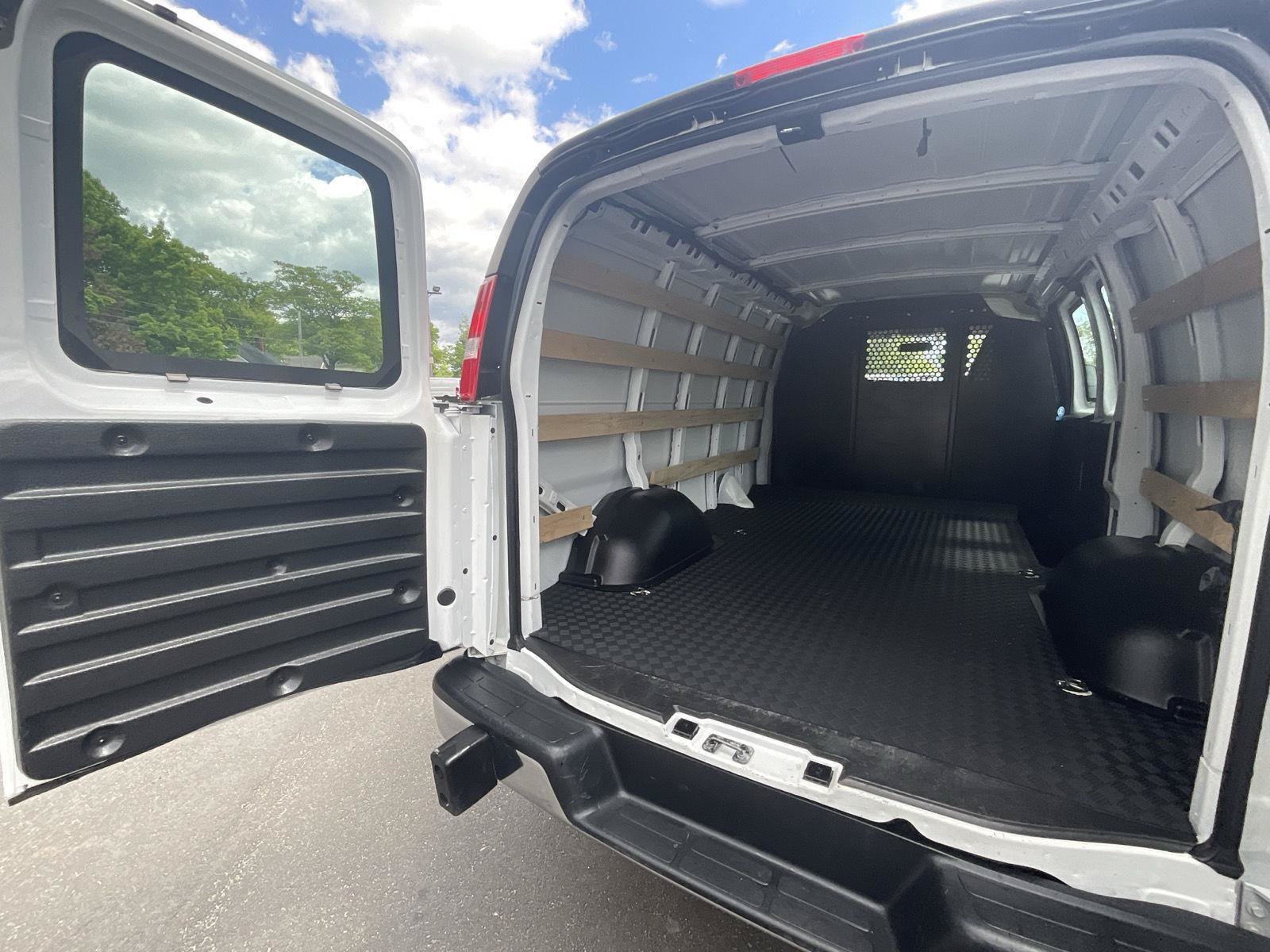 Used 2025 GMC Savana 2500 w/ Driver Convenience Package RWD image 18