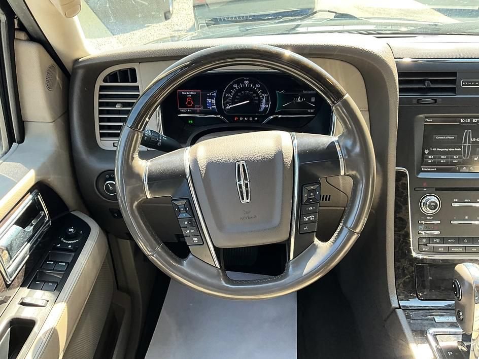 Used 2015 Lincoln Navigator L 4WD image 32