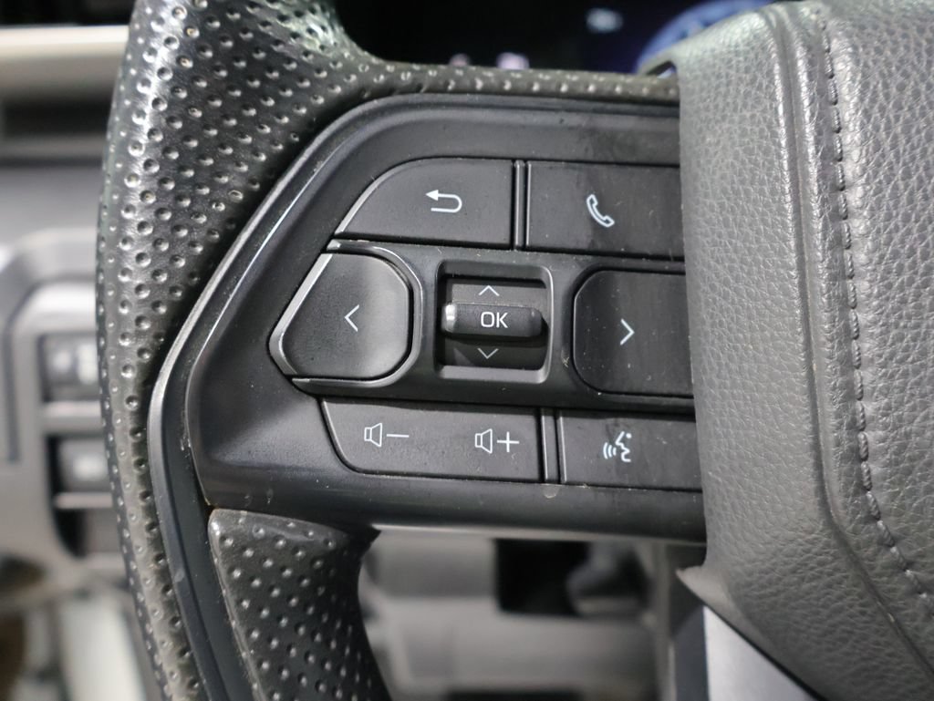 Used 2025 Toyota Tacoma SR w/ SR Upgrade Package AWD/4WD image 31