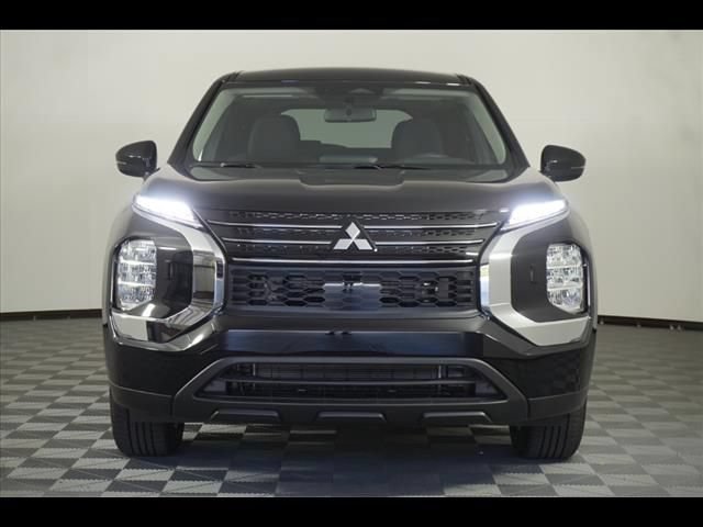 Used 2024 Mitsubishi Outlander ES AWD/4WD image 2