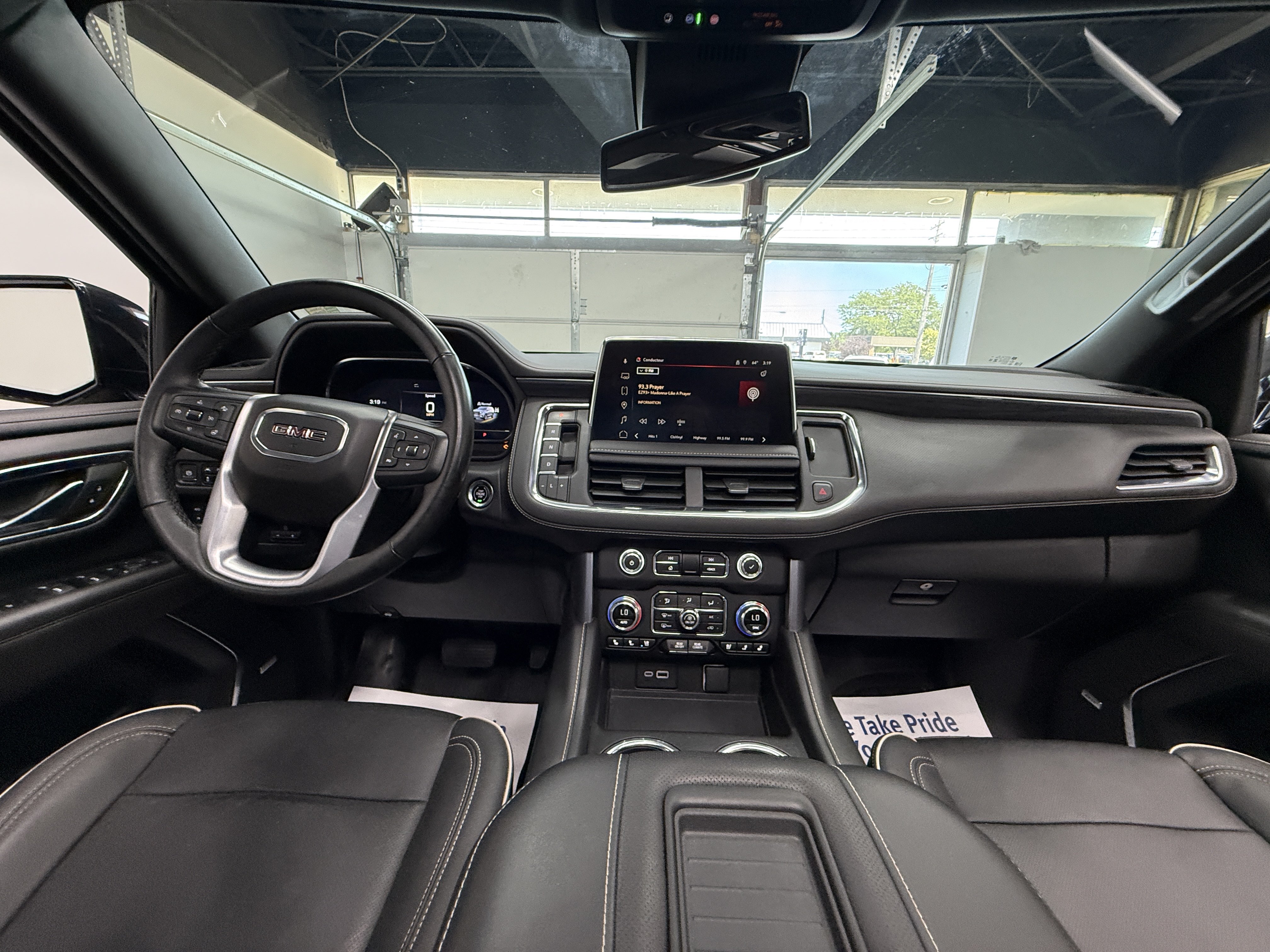 Used 2023 GMC Yukon SLT w/ SLT Premium Package AWD/4WD image 13