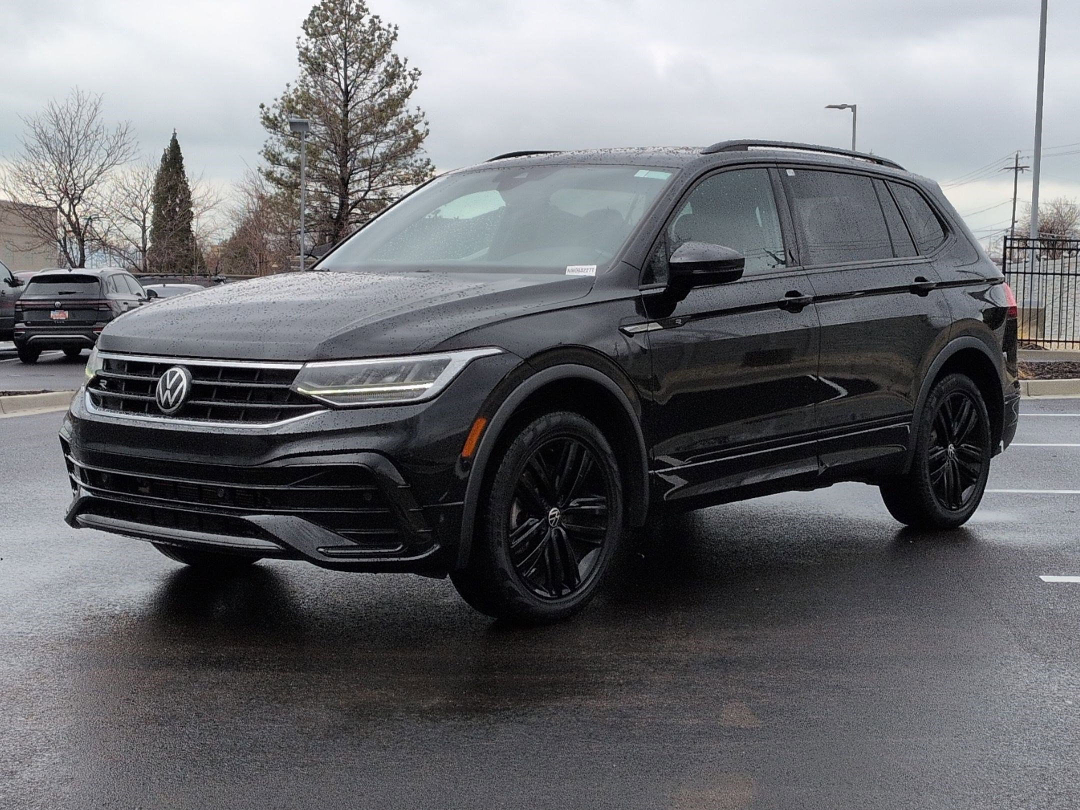 Certified 2022 Volkswagen Tiguan SE R-Line image 11