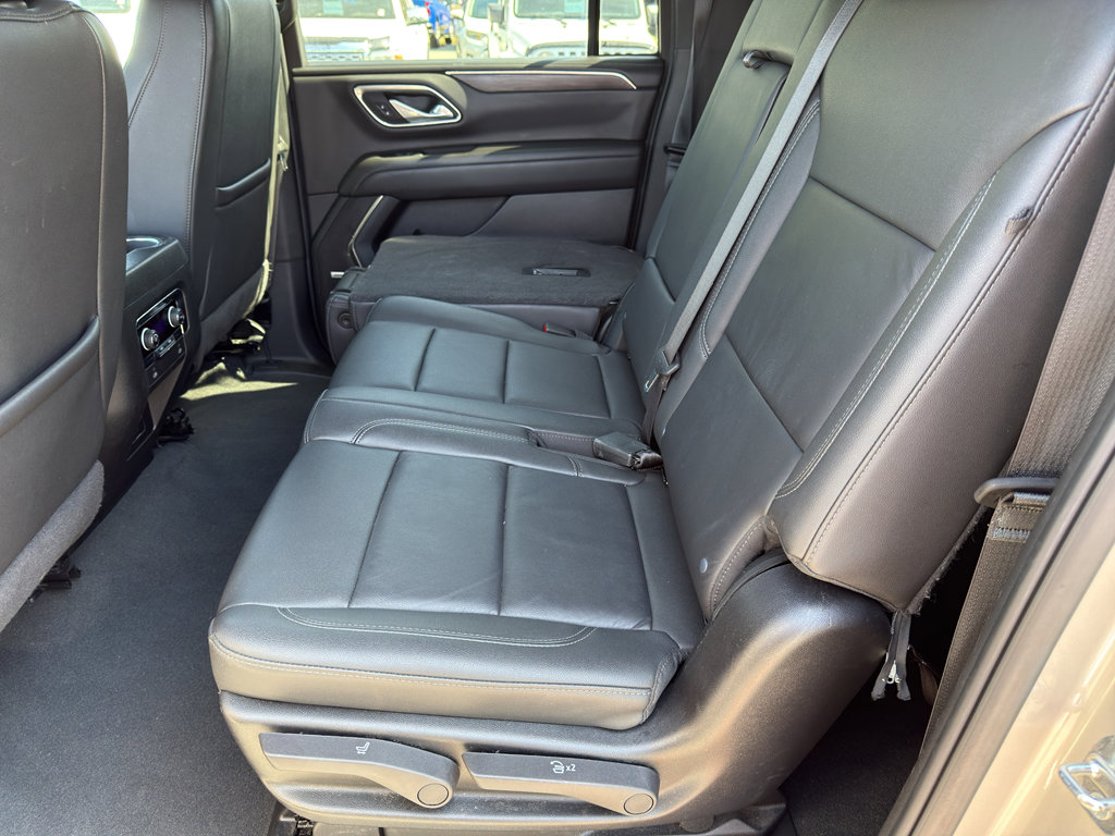 Used 2024 Chevrolet Suburban LT image 23