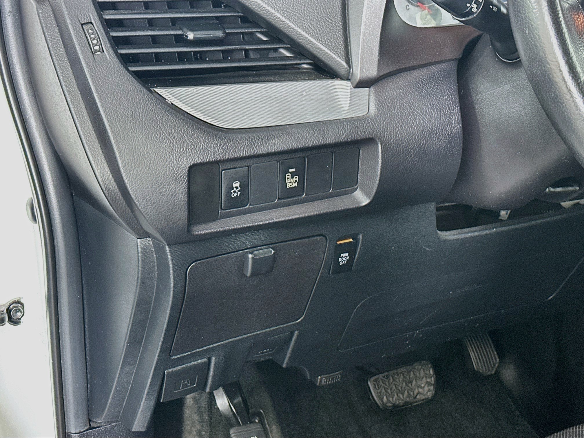 Used 2015 Toyota Sienna SE w/ SE Preferred Package FWD image 17
