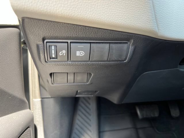 Used 2025 Toyota Corolla Cross L FWD image 29
