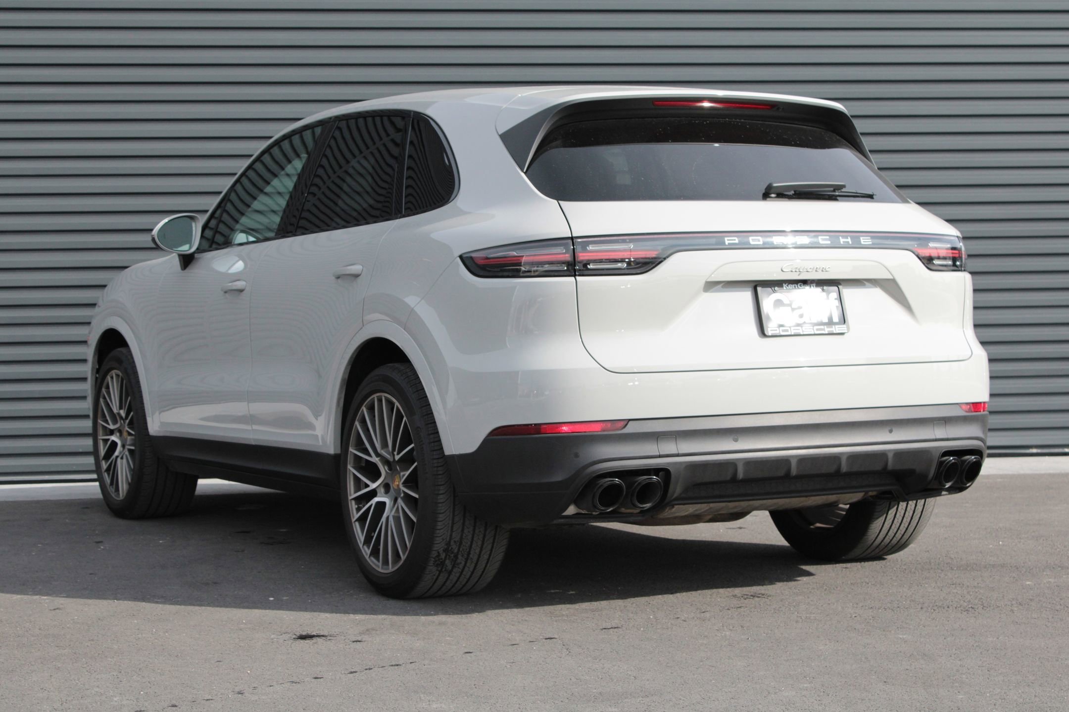 Certified 2023 Porsche Cayenne Platinum Edition image 3