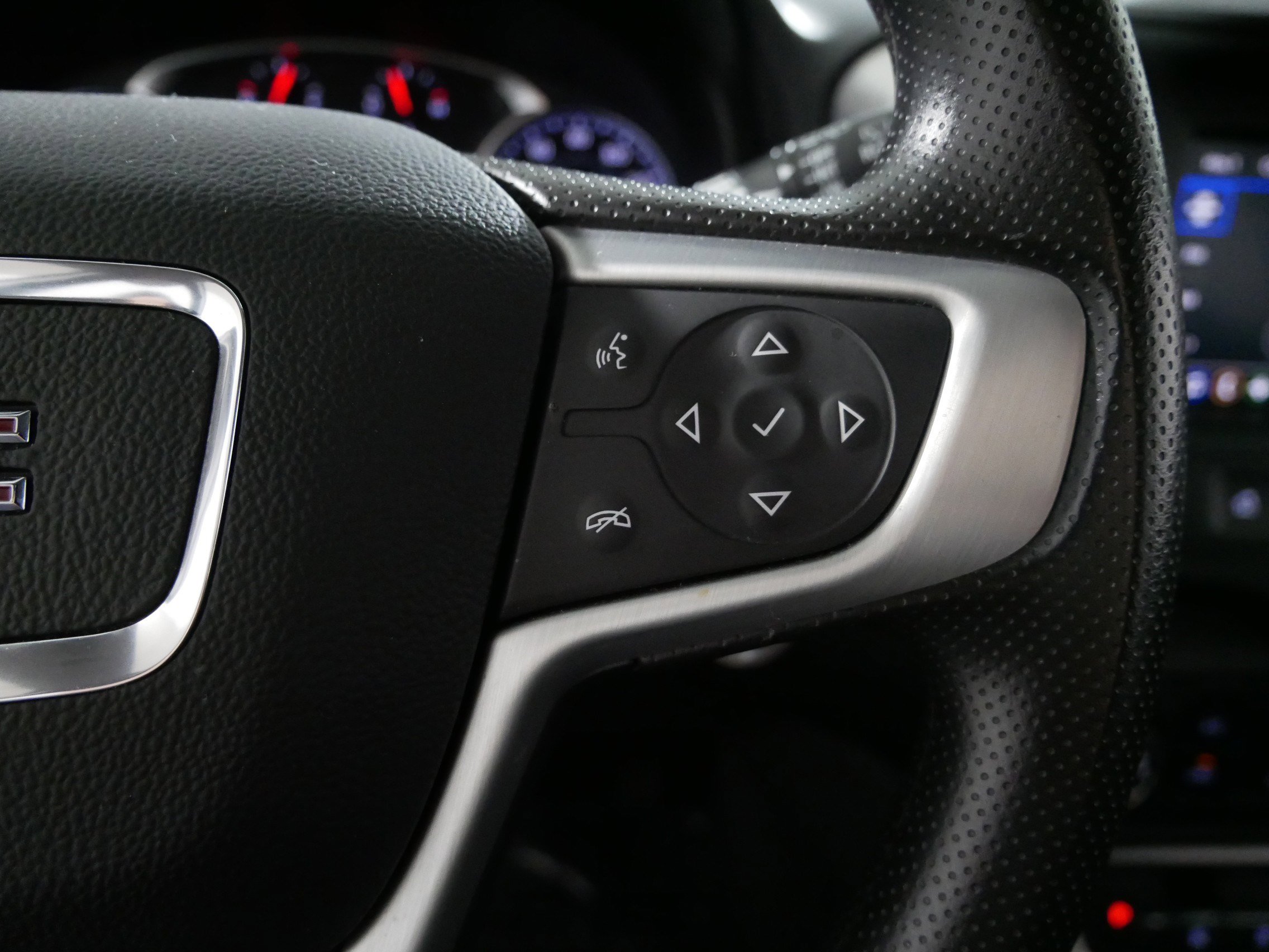 Used 2024 GMC Terrain SLE image 28