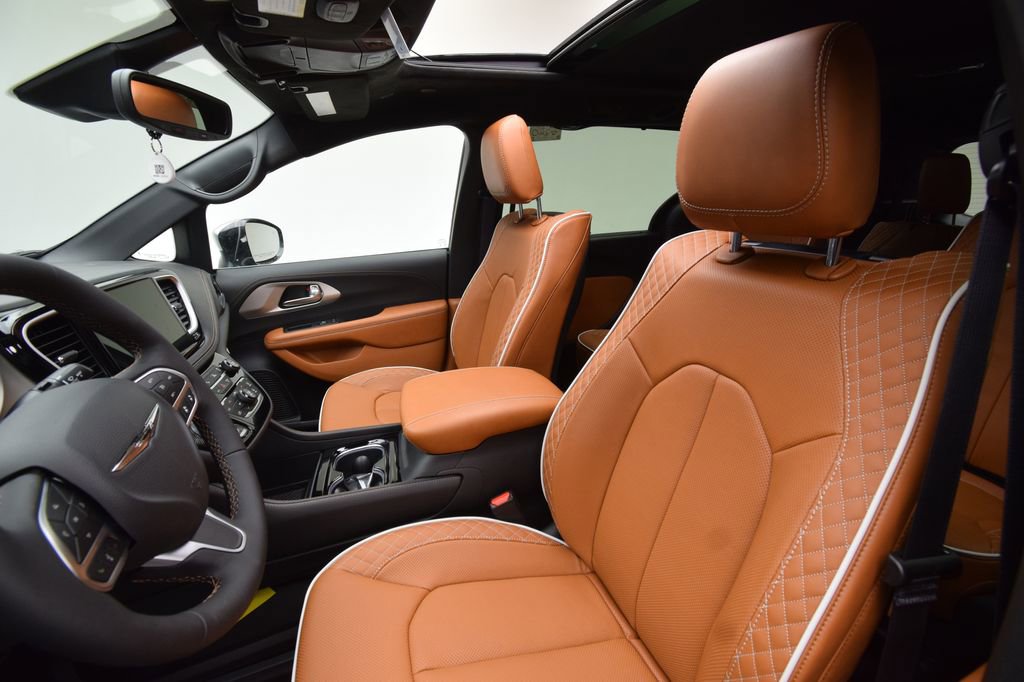 New 2026 Chrysler Pacifica Pinnacle w/ Trailer Tow Group image 38