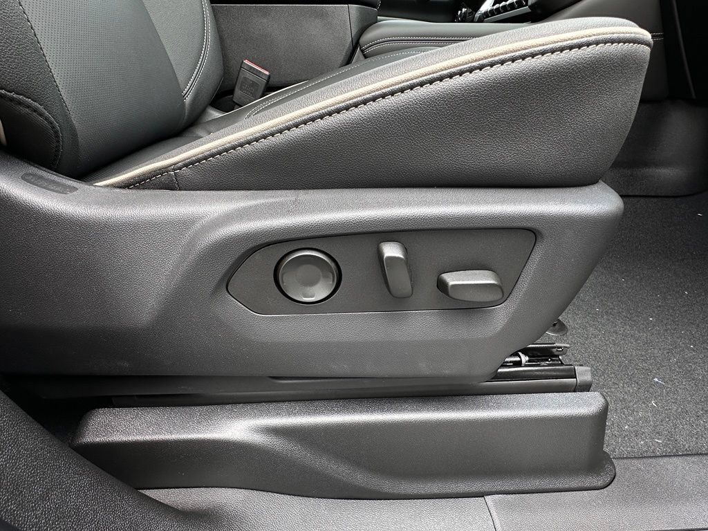 New 2026 GMC Yukon Elevation w/ Elevation Premium Package AWD/4WD image 11