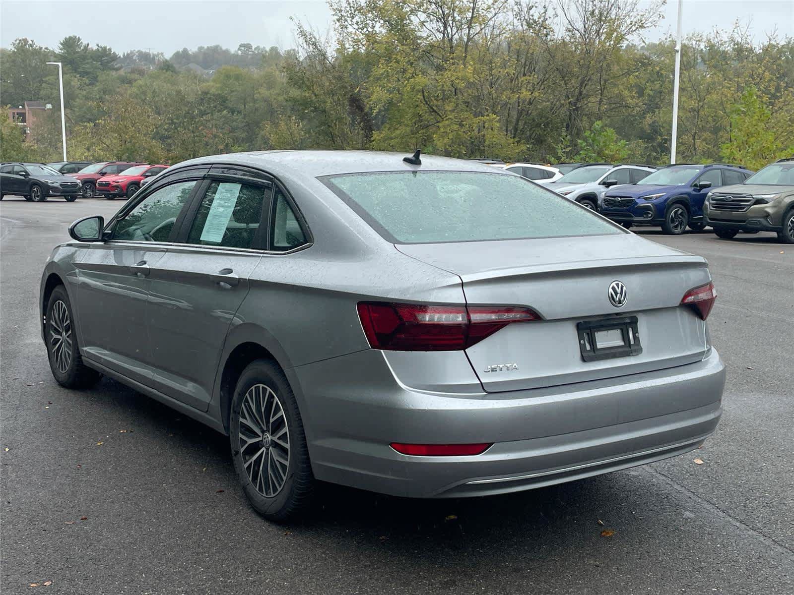 Used 2020 Volkswagen Jetta SE w/ SE Cold Weather Package FWD image 3