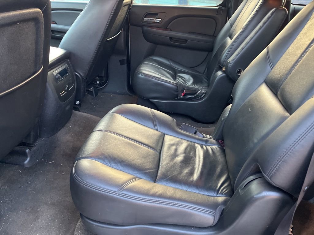 Used 2009 Chevrolet Suburban LT w/ Luxury Package RWD image 11