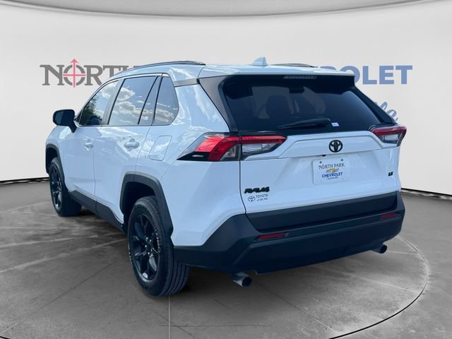 Used 2021 Toyota RAV4 LE FWD image 5
