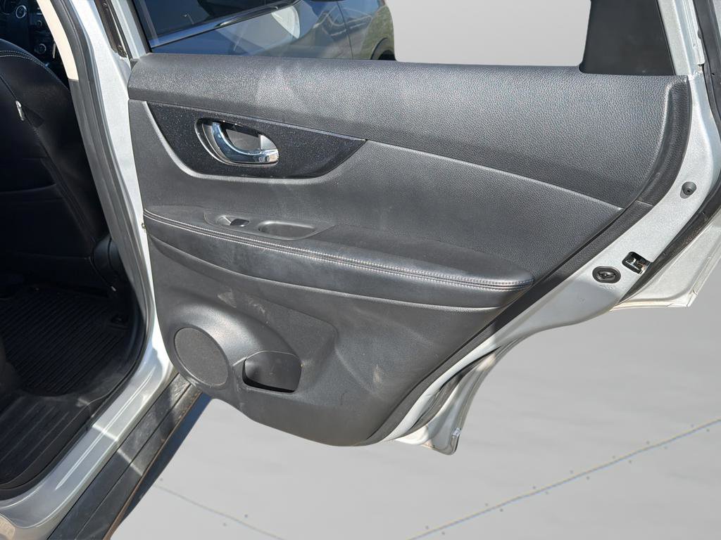 Used 2017 Nissan Rogue SV FWD image 11