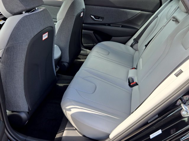 New 2026 Hyundai Elantra SEL Sport FWD image 6
