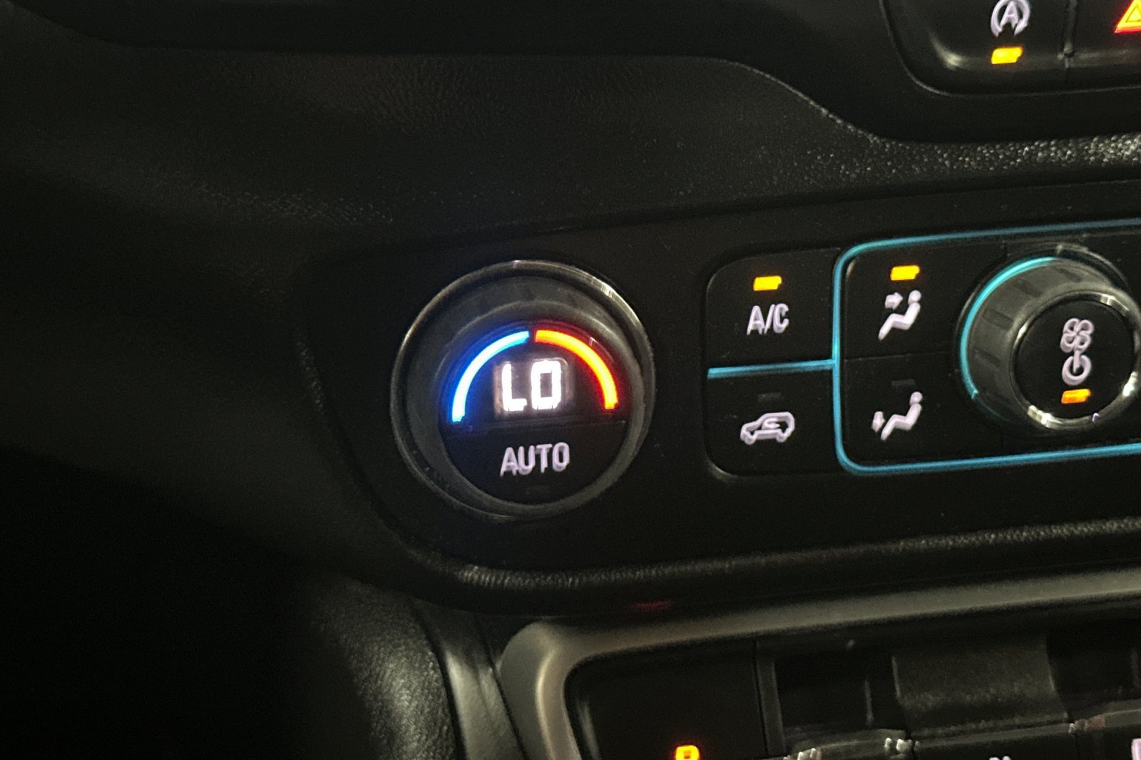 Used 2022 GMC Terrain SLE w/ Driver Convenience Package FWD image 29