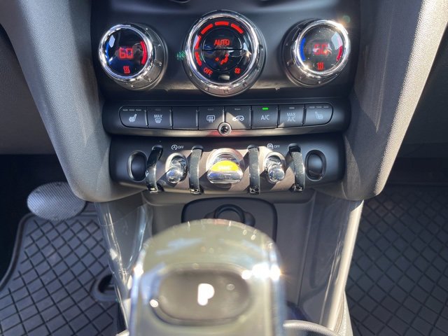 Used 2021 MINI Cooper 2-Door Hardtop image 16