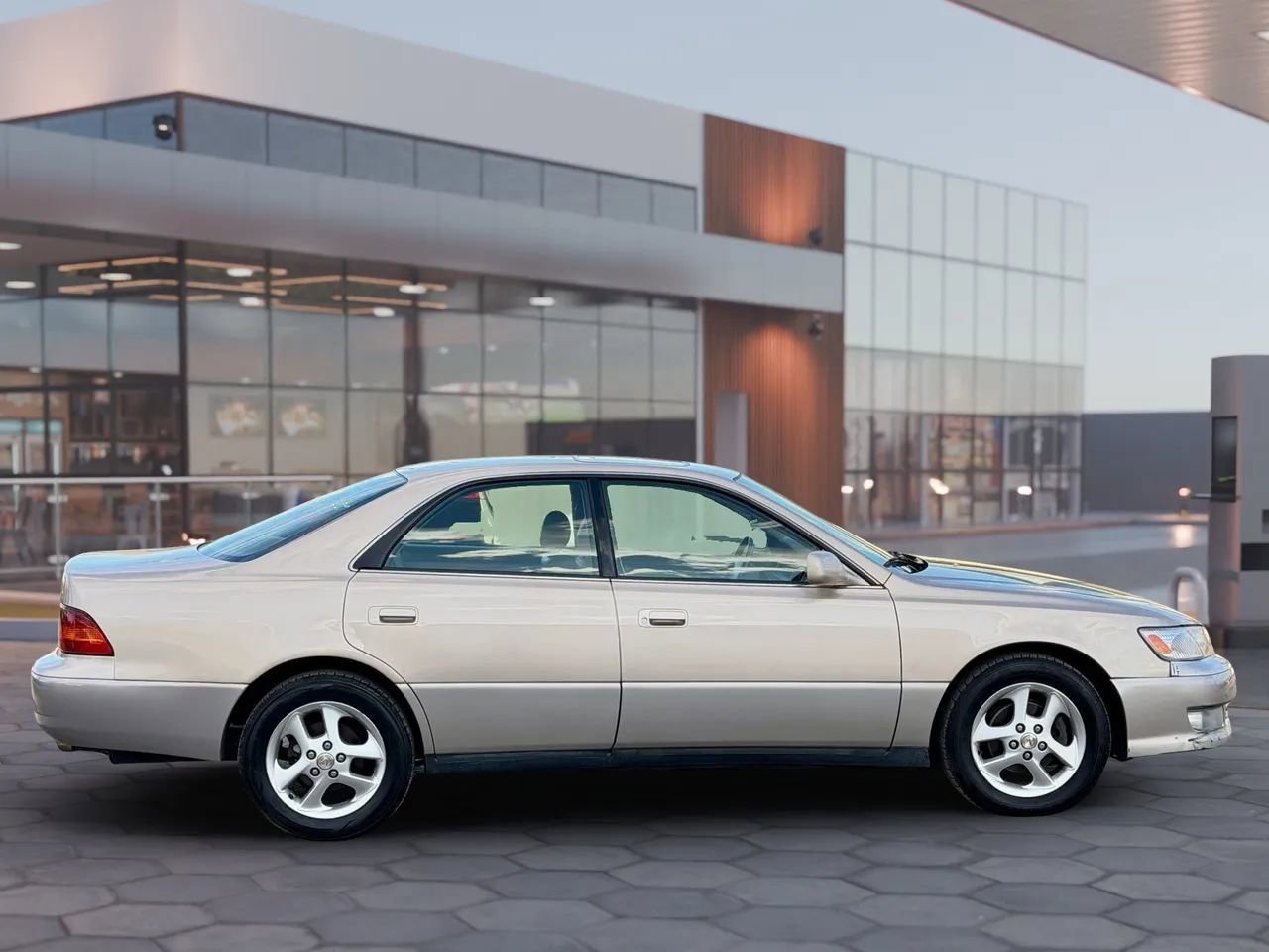 Used 2000 Lexus ES 330 image 12