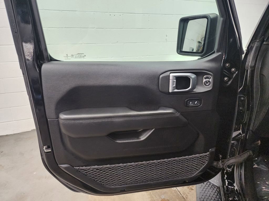 Used 2021 Jeep Wrangler Unlimited Sahara image 9