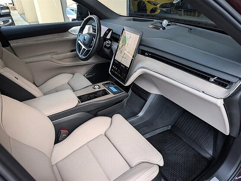 Used 2025 Volvo EX90 Ultra AWD/4WD image 4
