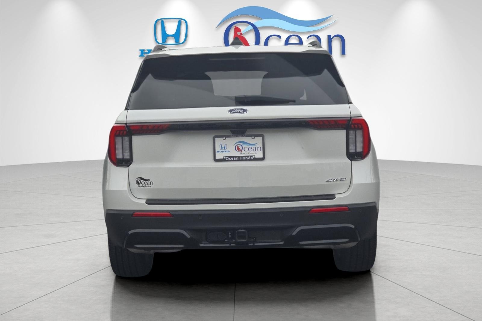 Used 2025 Ford Explorer ST-Line w/ Premium Package image 4