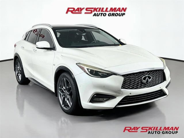 Used 2017 INFINITI QX30 Premium w/ Navigation Package FWD image 1