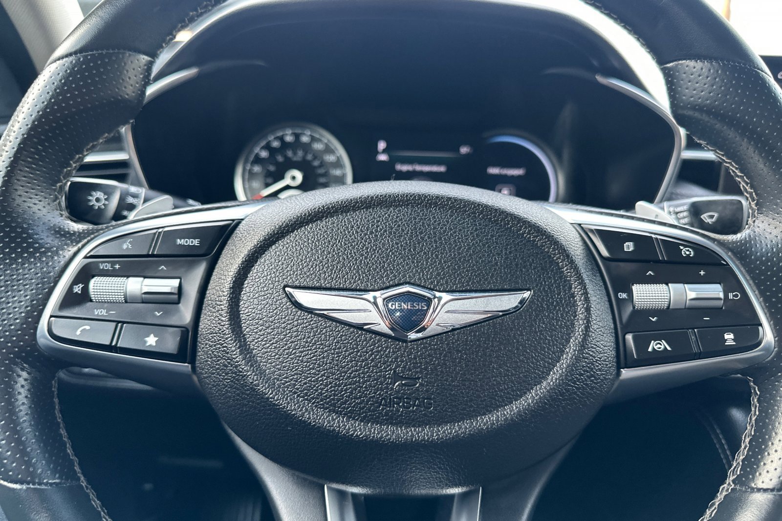 Used 2023 Genesis G70 2.0T image 24