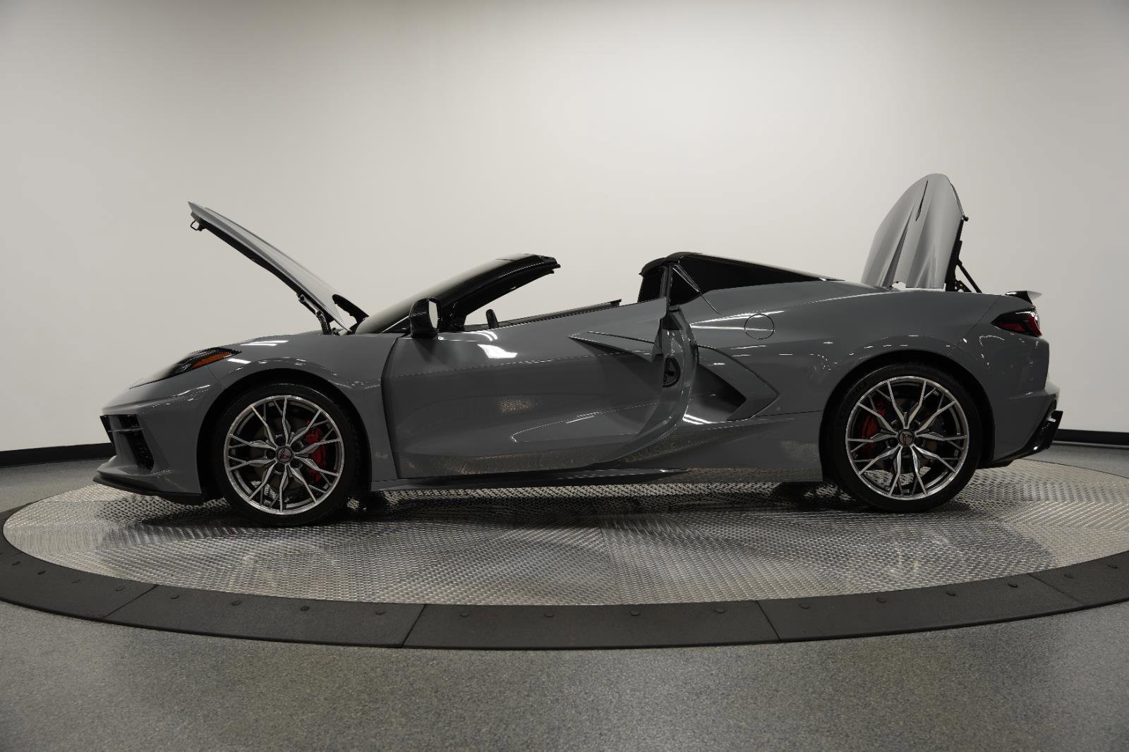 Used 2024 Chevrolet Corvette Stingray Premium Conv w/ Stealth Interior Trim Package image 17