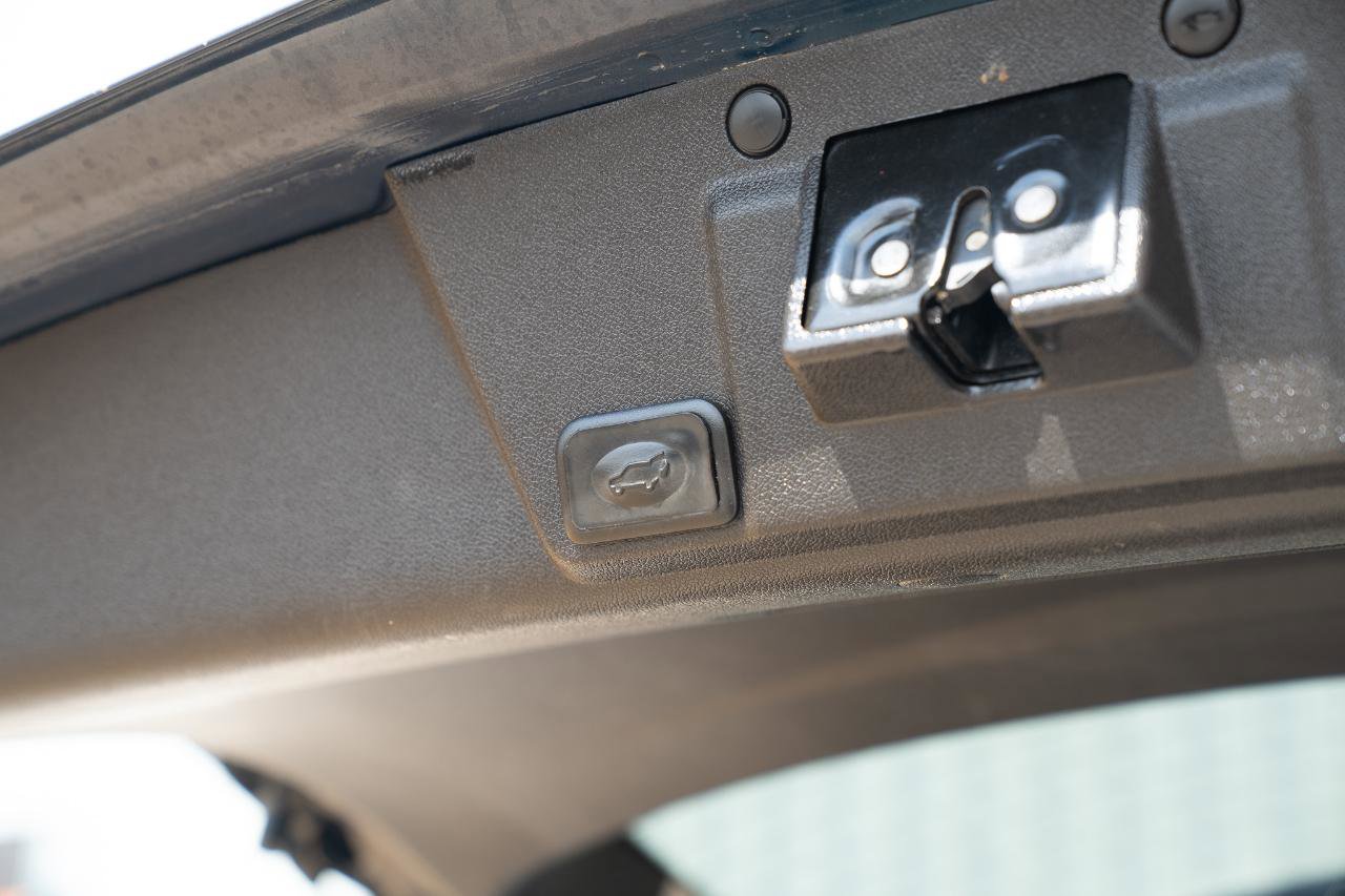 Used 2015 Chevrolet Traverse LTZ w/ LPO, 'HIT The Road' Package image 17