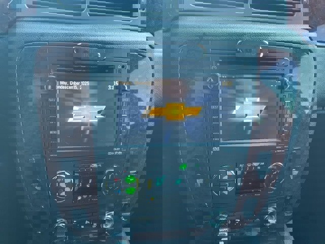 Used 2014 Chevrolet Suburban LT image 16