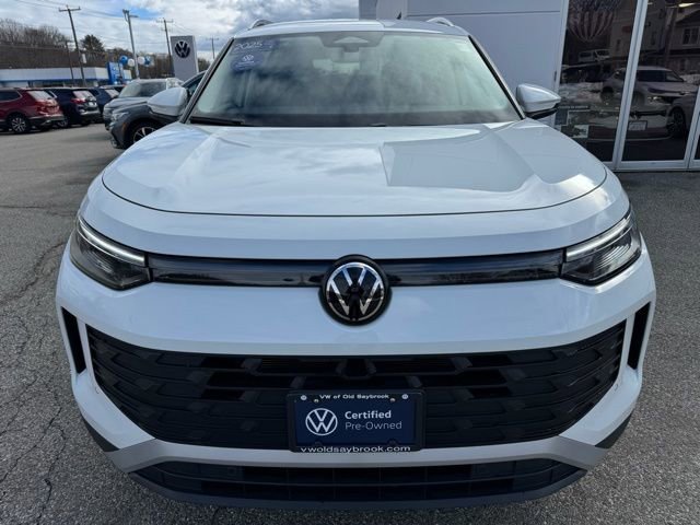 Used 2025 Volkswagen Tiguan SE image 2