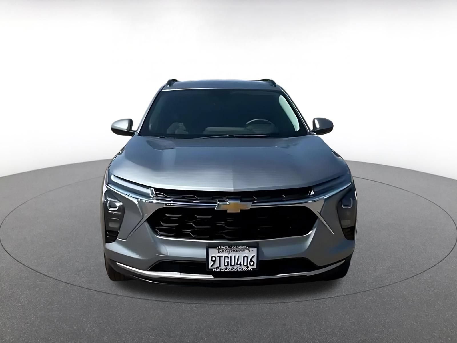 Used 2025 Chevrolet Trax LT FWD image 4