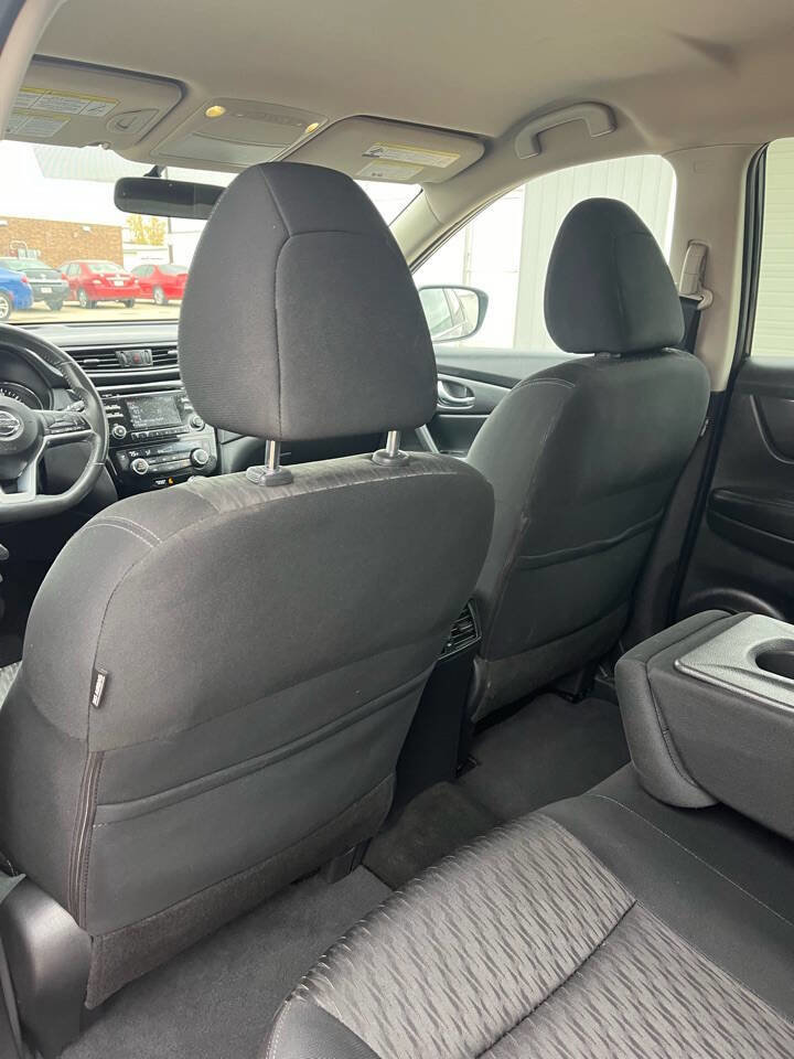 Used 2017 Nissan Rogue SV image 28