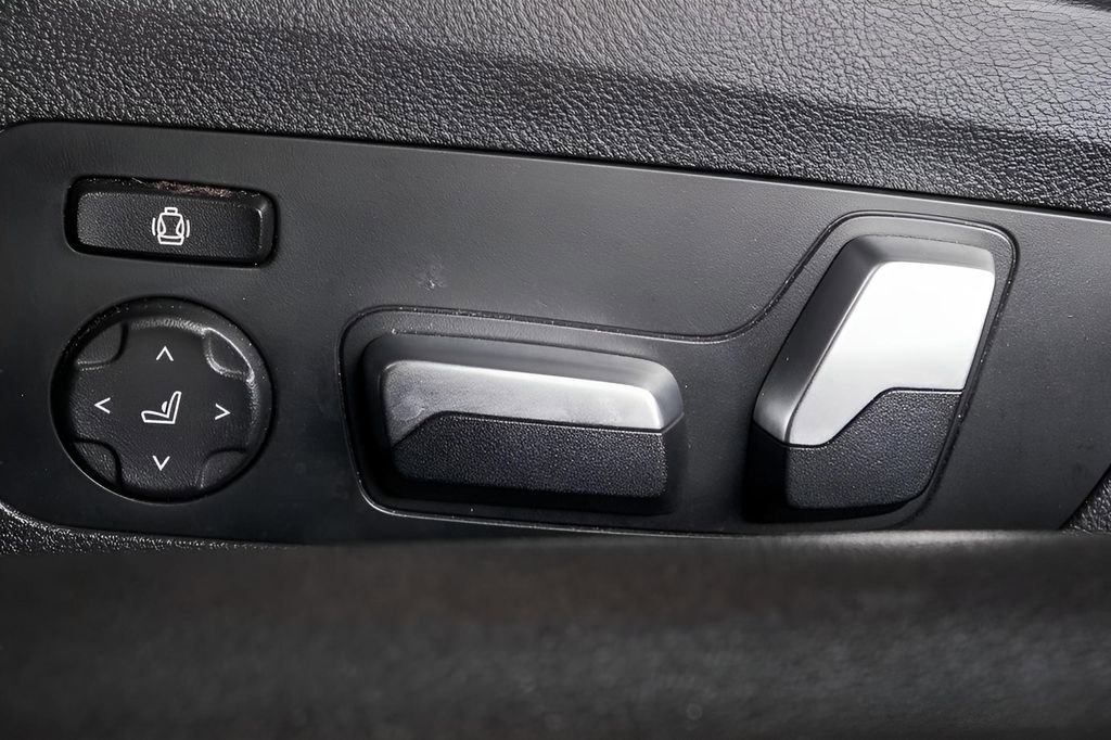 Used 2023 BMW M850i xDrive Coupe image 28