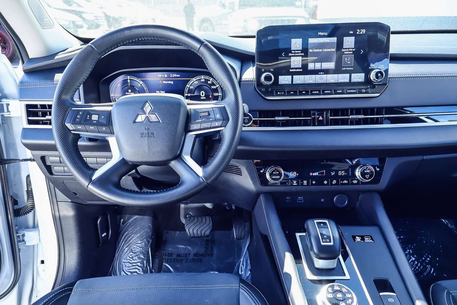 Used 2024 Mitsubishi Outlander SE image 3