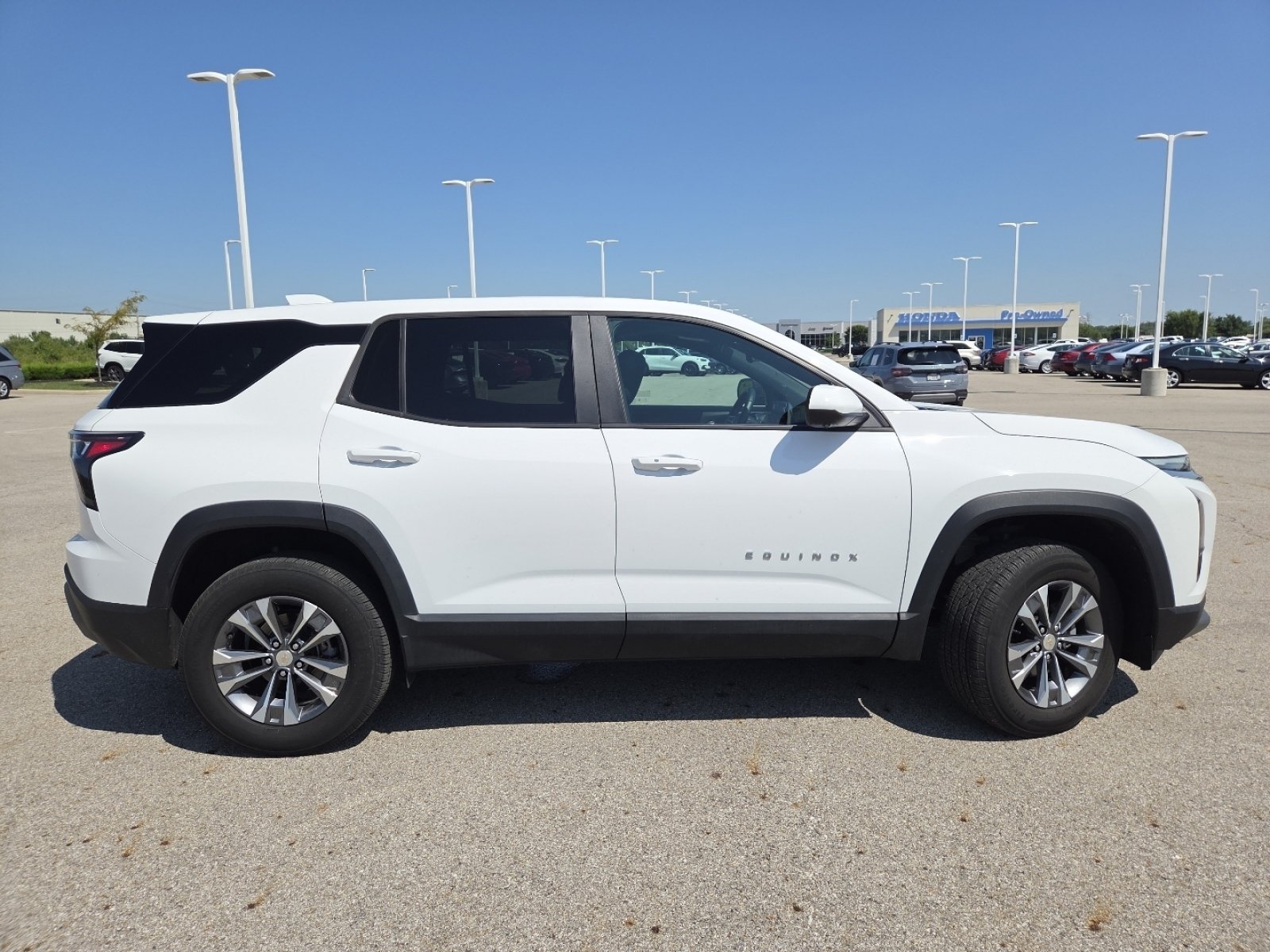 Used 2025 Chevrolet Equinox LT w/ Safety and Technology Package FWD image 17
