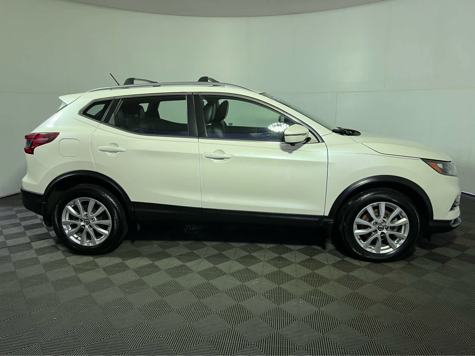 Certified 2020 Nissan Rogue Sport SV w/ Technology Package AWD/4WD image 8