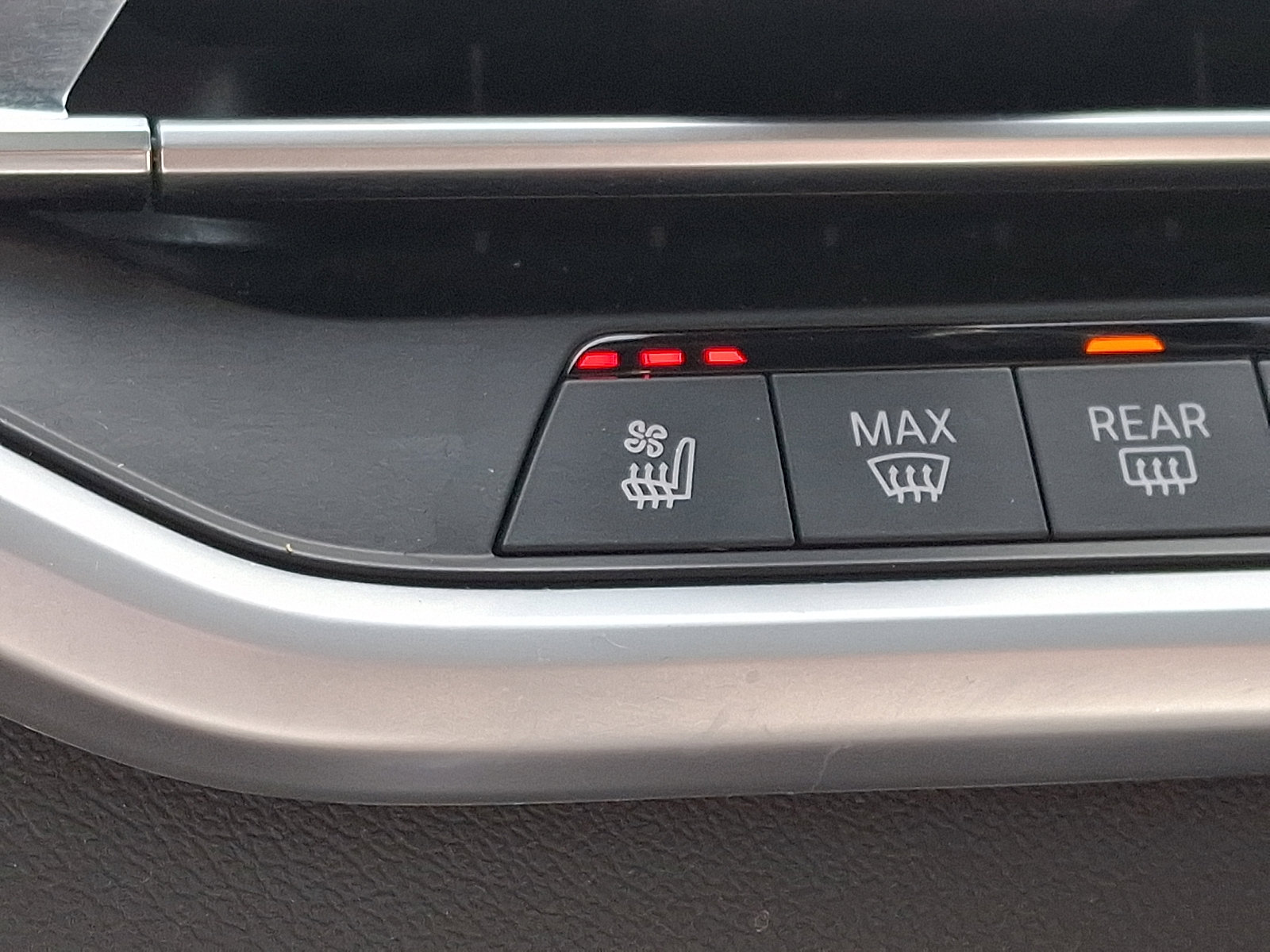 Used 2022 BMW X7 M50i image 24