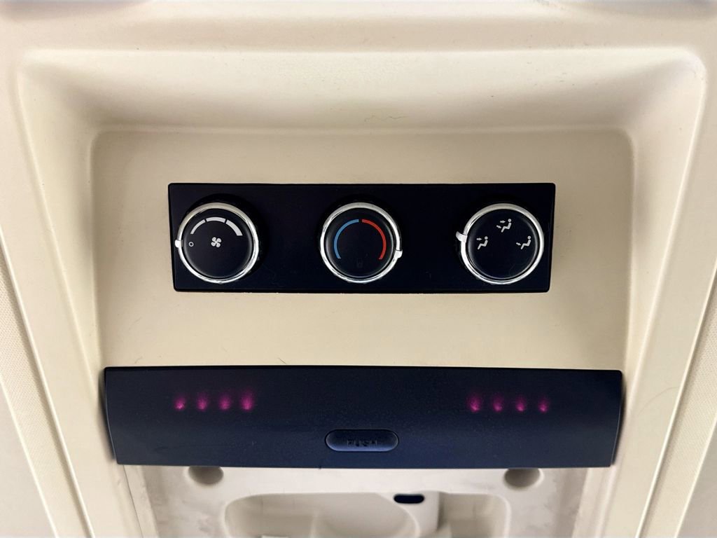 Used 2009 Chrysler Town & Country Touring image 27