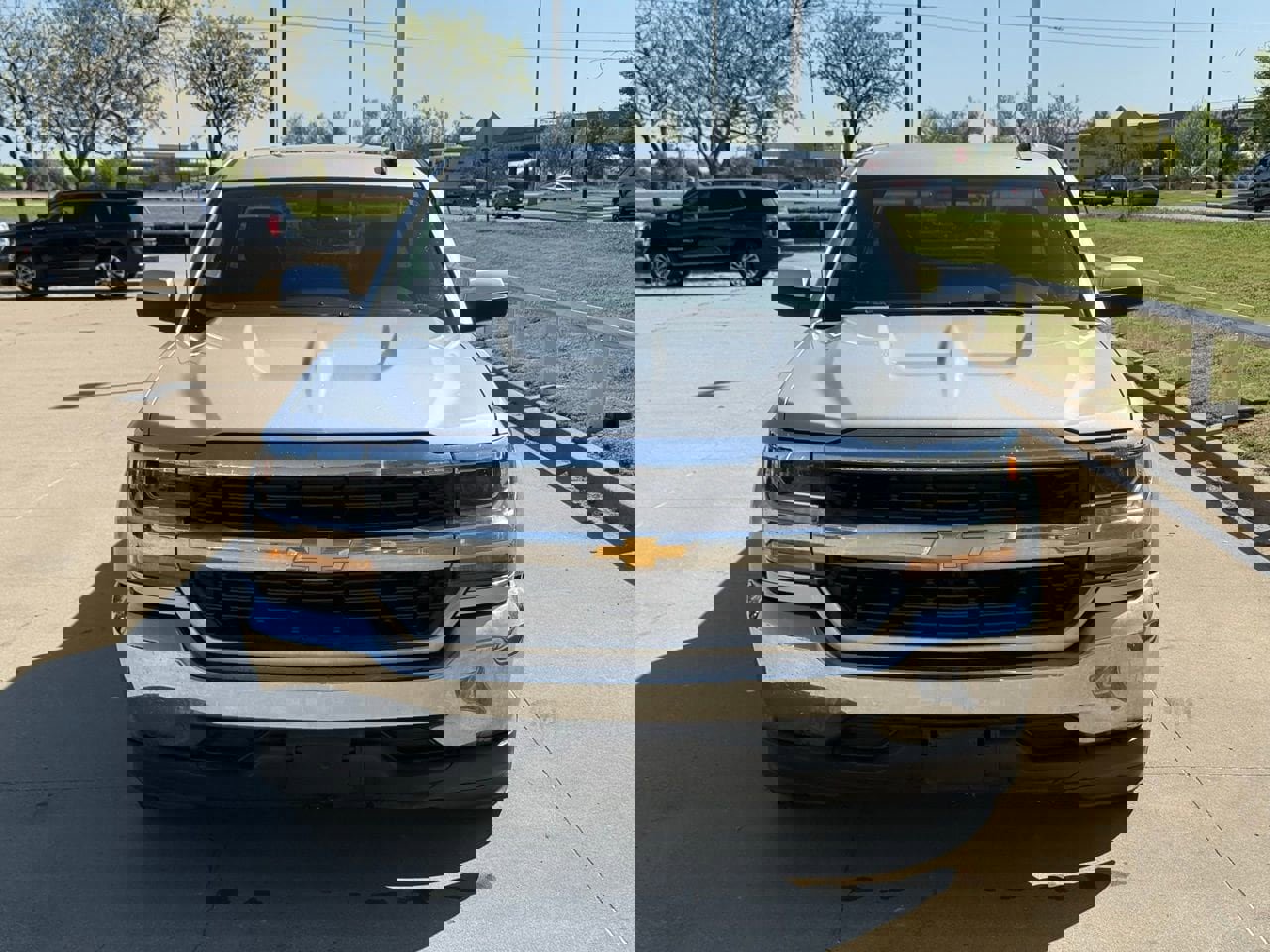 Used 2018 Chevrolet Silverado 1500 LT image 2