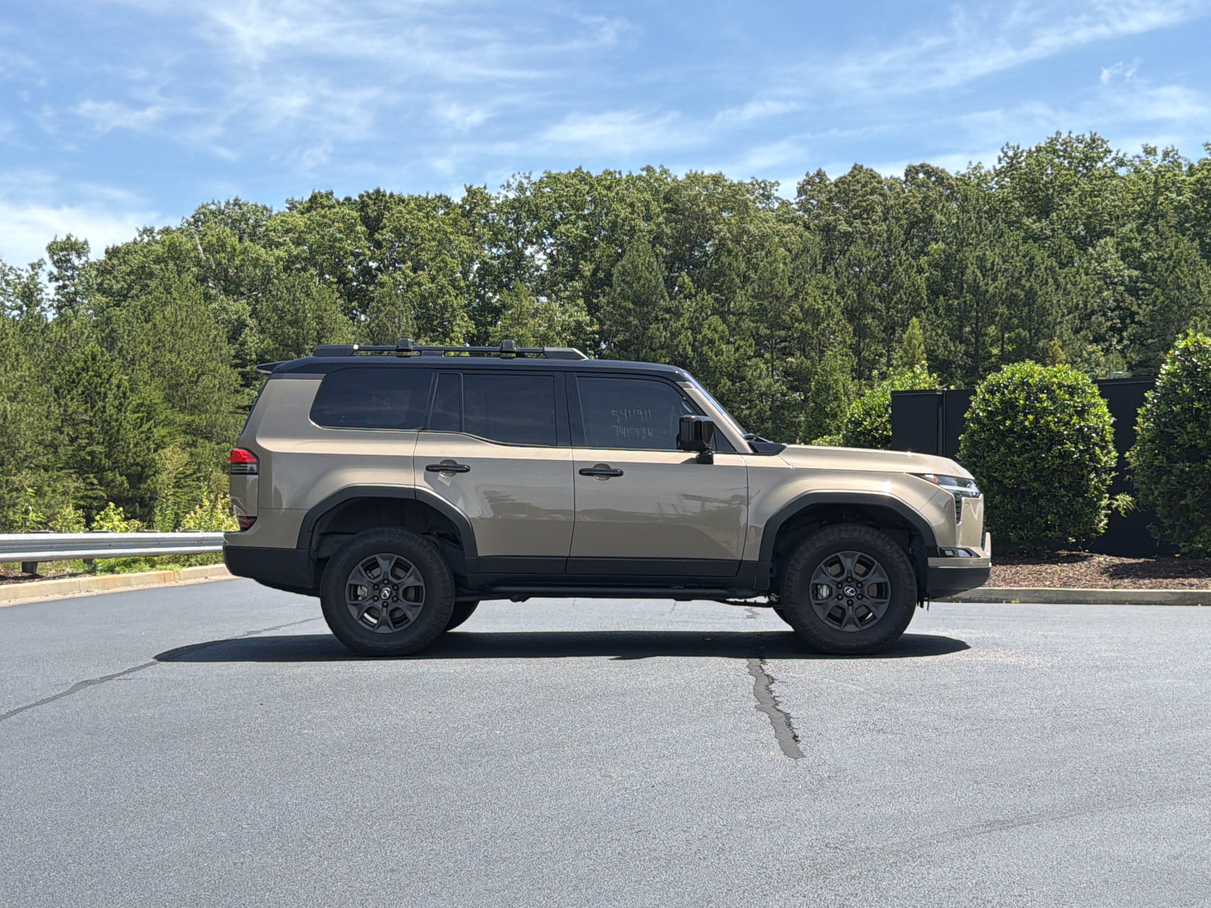 Used 2025 Lexus GX 550 AWD/4WD image 5