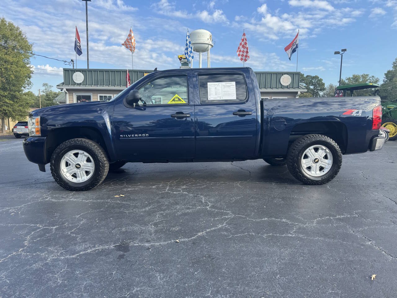 Used 2010 Chevrolet Silverado 1500 LT w/ Power Pack Plus AWD/4WD image 2