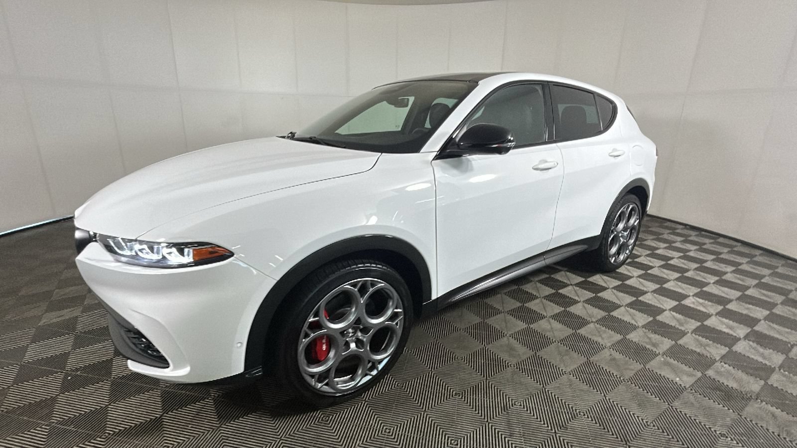 Used 2024 Alfa Romeo Tonale Veloce AWD/4WD image 8