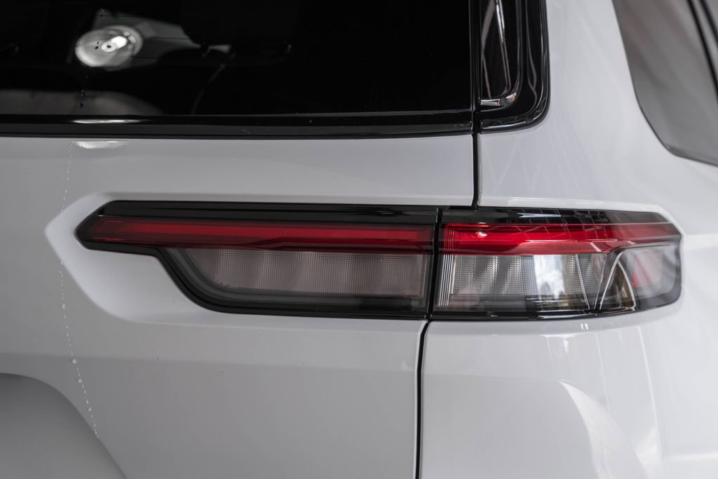 New 2025 Jeep Grand Cherokee L Limited w/ Luxury Tech Group II image 6