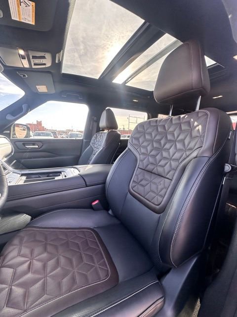 Certified 2025 Nissan Armada Platinum image 28