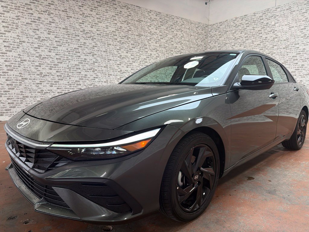 Certified 2026 Hyundai Elantra Sport FWD image 3
